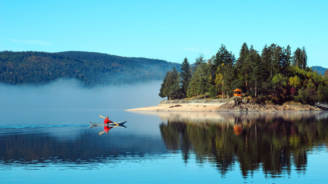 Kayaking and Canoeing Gear Guide: Navigating Varying Water Temperatures Safely