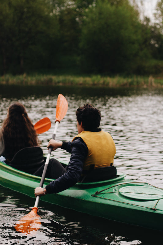 Exploring the Waters: Tandem Kayaks vs. Single Kayaks – Making the Right Choice